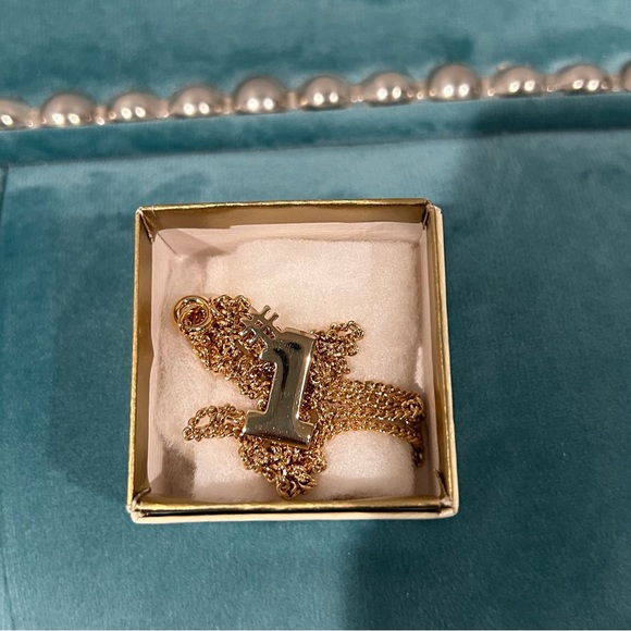 Avon #1 pendant necklace vintage pendant - Picture 3 of 8